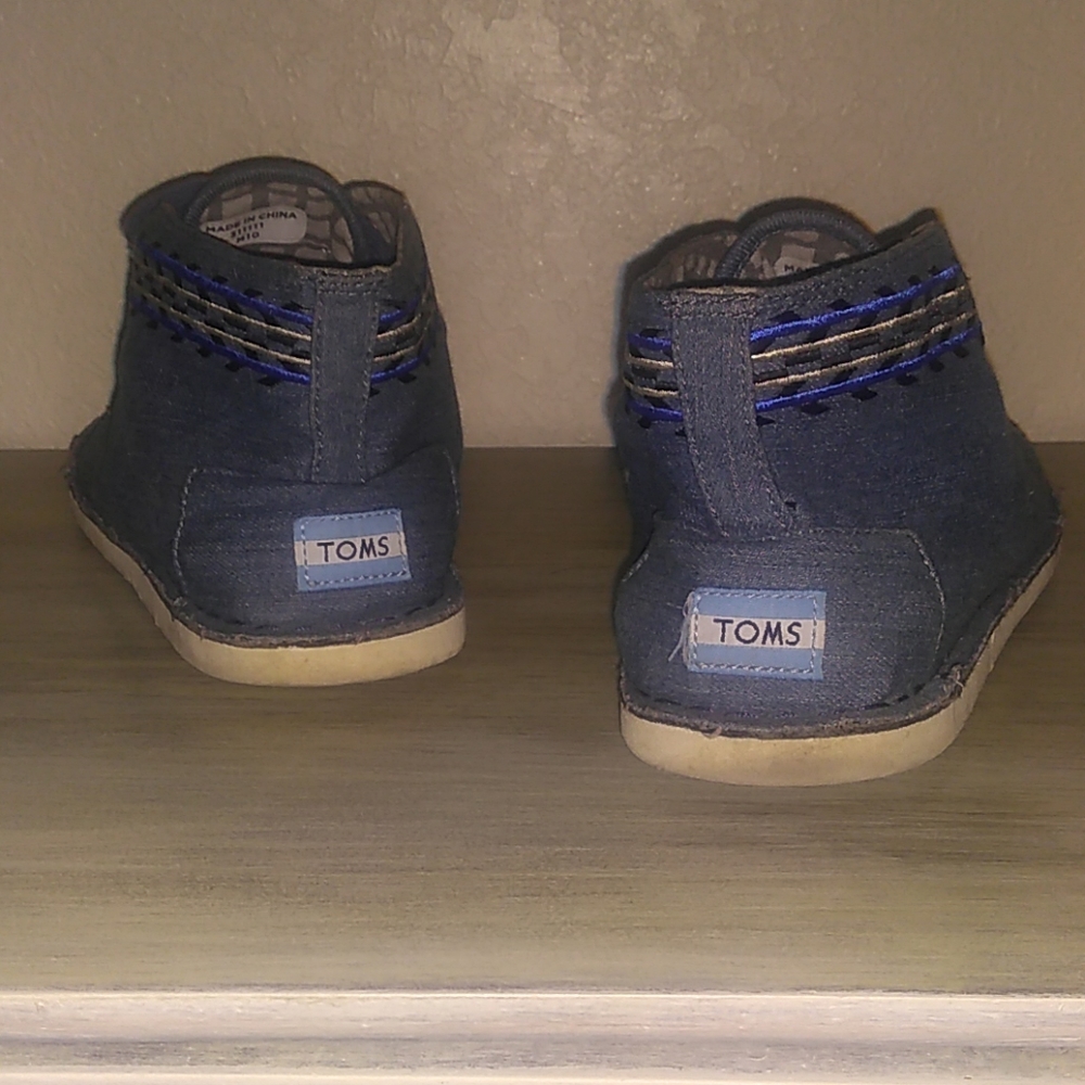 Shoes - Picture 2 of 6